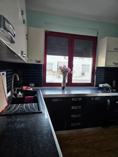 Tirane, jepet me qera apartament 2+1 Kati 6, 100 m² 530 € 