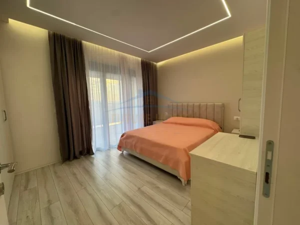 Tirane, jepet me qera apartament 1+1 Kati 4, 62 m² 600 € (Jordan Misja)