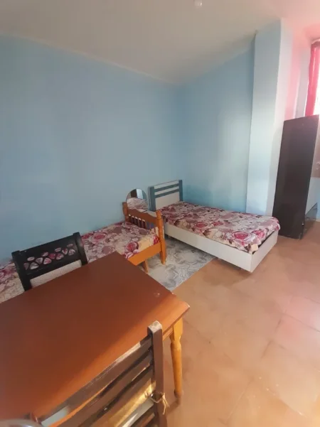 Tirane, jepet me qera garsonier 1+1 Kati 1, 25 m² 250 € (Stefe curani)