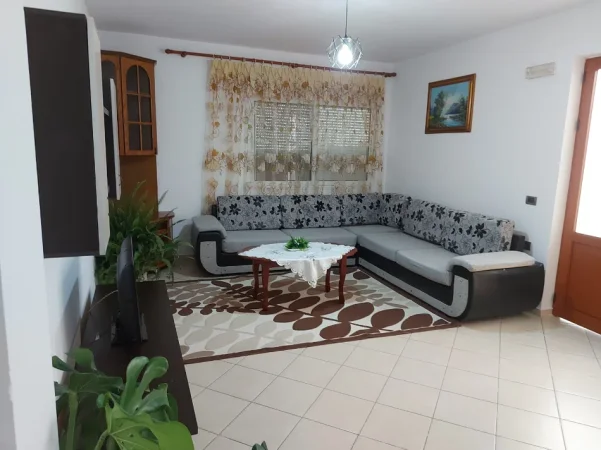 Tirane, jepet me qera apartament 2+1 Kati 1, 100 m² 500 € (Ish Stacioni i Trenit)