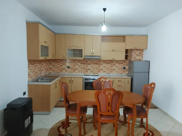 Tirane, jepet me qera apartament 2+1 Kati 1, 100 m² 500 € (Ish Stacioni i Trenit)