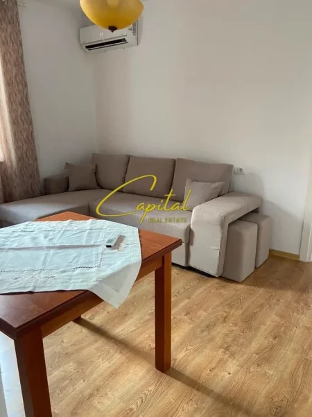 Tirane, jepet me qera apartament 1+1 Kati 2, 55 m² 650 € (QENDER)