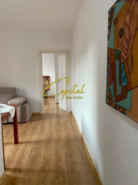 Tirane, jepet me qera apartament 1+1 Kati 2, 55 m² 650 € (QENDER)