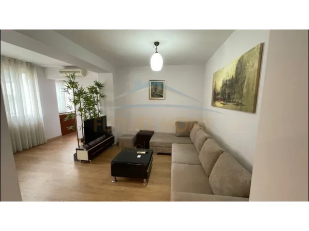 Tirane, jepet me qera apartament 1+1 Kati 3, 70 m² 600 € (Garda,Liqeni)