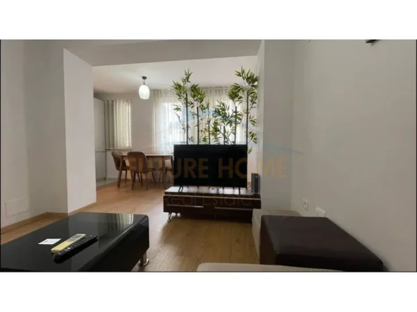 Tirane, jepet me qera apartament 1+1 Kati 3, 70 m² 600 € (Garda,Liqeni)