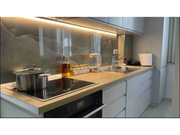 Tirane, jepet me qera apartament 1+1 Kati 3, 70 m² 600 € (Garda,Liqeni)