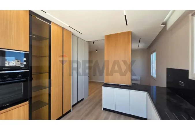 Vlore - Lungomare, shitet apartament+verande | Penthouse 3+1+Ballkon , 162 m² 350.000 € (Rruga Reshat Osmani, Vlore)