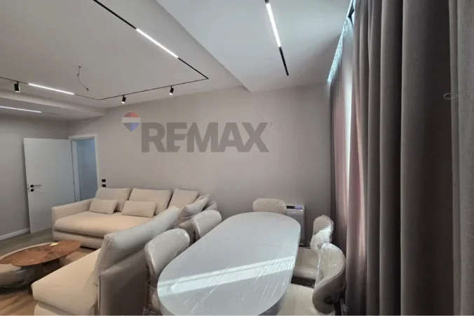 Vlore - Lungomare, shitet apartament+verande | Penthouse 3+1+Ballkon , 162 m² 350.000 € (Rruga Reshat Osmani, Vlore)