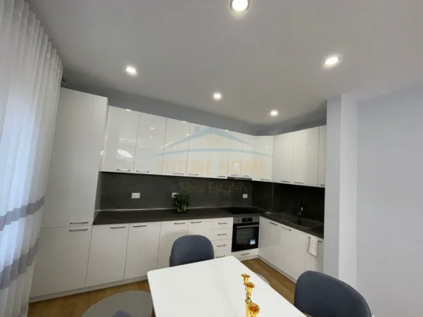 Tirane, jepet me qera apartament 2+1 Kati 4, 108 m² 970 € (Zogu i Zi)