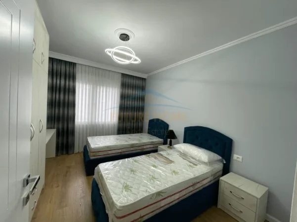 Tirane, jepet me qera apartament 2+1 Kati 4, 108 m² 970 € (Zogu i Zi)
