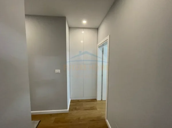 Tirane, jepet me qera apartament 2+1 Kati 4, 108 m² 970 € (Zogu i Zi)
