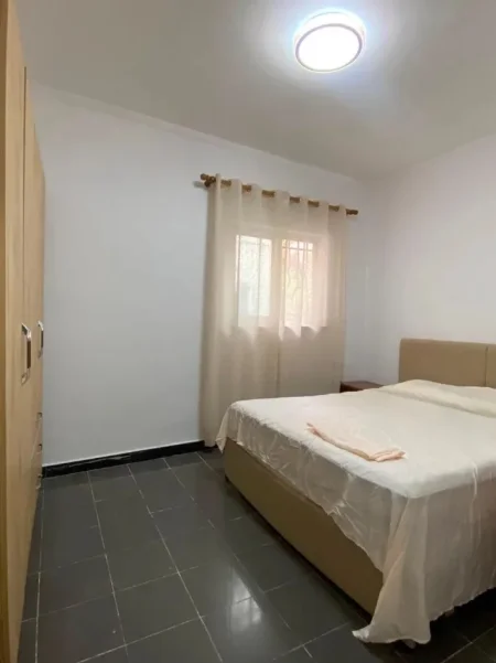 Tirane, jepet me qera apartament 1+1+Aneks+Ballkon Kati 1, 45 m² 450 € (xhamlliku , oxhaku)