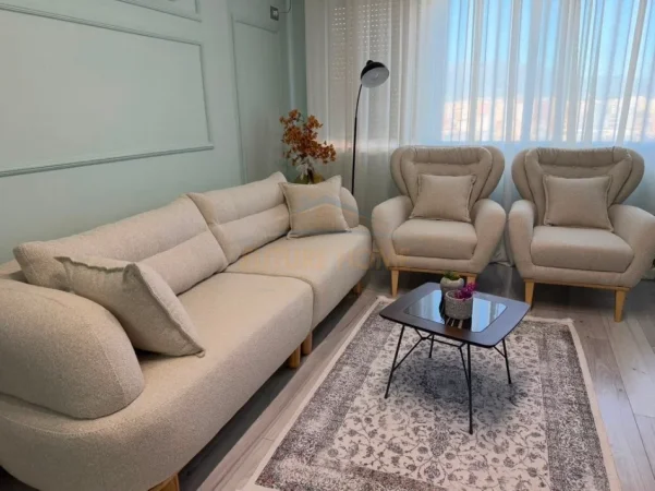 Tirane, jepet me qera apartament 2+1 , 96 m² 650 € (Yzberisht)