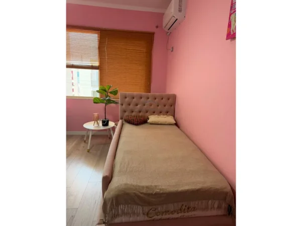 Tirane, jepet me qera apartament 2+1 , 96 m² 650 € (Yzberisht)