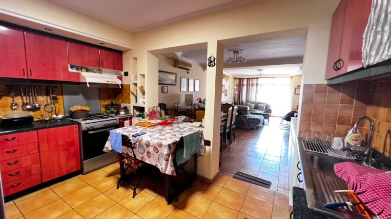 Tirane, shitet apartament 2+1+Aneks+Ballkon Kati 4, 120 m² 380.000 € (Qender , sheshi skenderbej)
