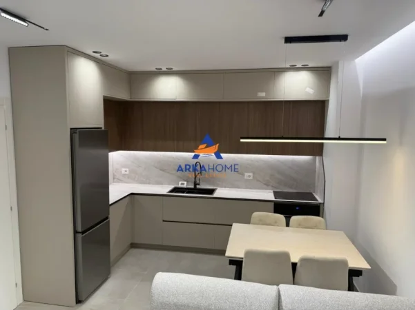 Tirane, jepet me qera 1+1 Kati 3, 70 m² 756 € (UNAZA RE)