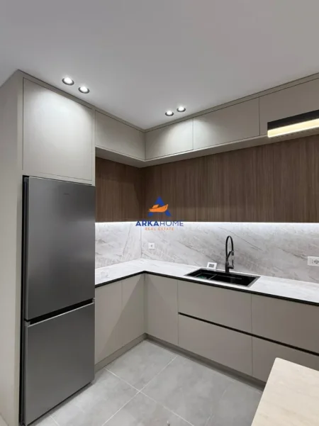 Tirane, jepet me qera 1+1 Kati 3, 70 m² 756 € (UNAZA RE)