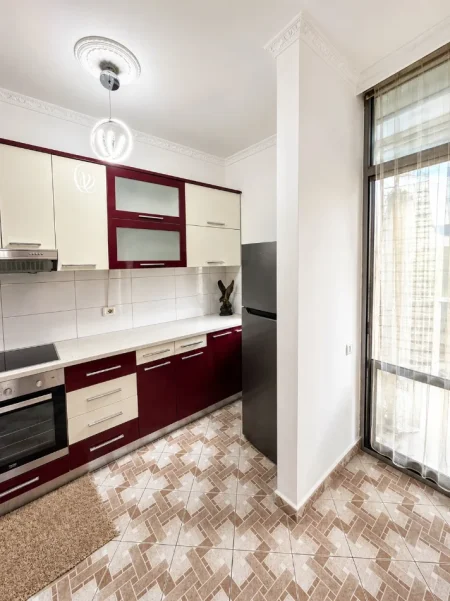 Tirane, jepet me qera 2+1+Ballkon Kati 8, 95 m² 480 € 