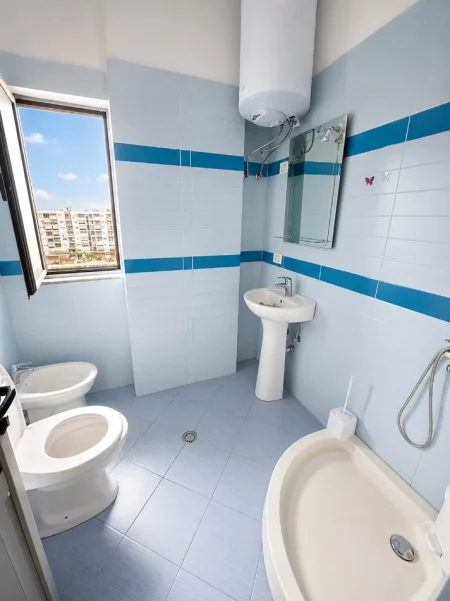 Tirane, jepet me qera 2+1+Ballkon Kati 8, 95 m² 480 € 