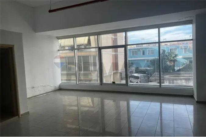 Vlore, shitet ambjent biznesi Kati 2, 33 m² 43.160 € (Rruga Saduk Zotaj, Blv Isamil Qemali, Vlore)