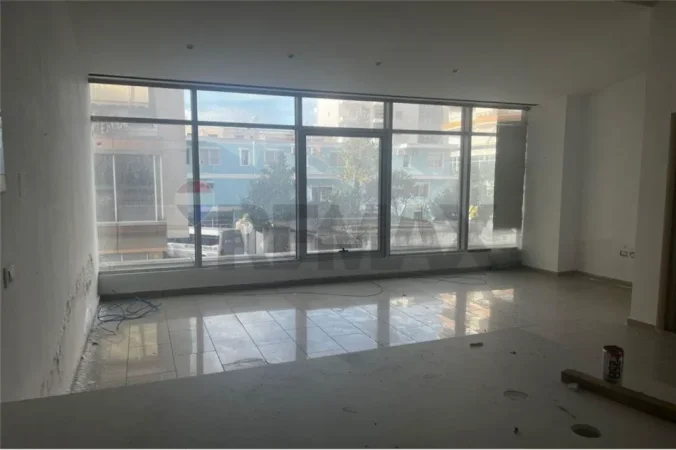 Vlore, shitet ambjent biznesi Kati 2, 33 m² 43.160 € (Rruga Saduk Zotaj, Blv Isamil Qemali, Vlore)