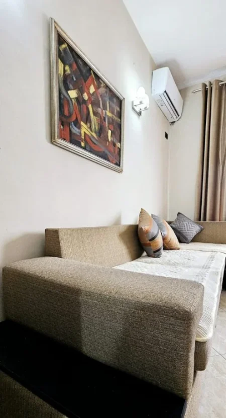 Tirane, jepet me qera apartament 1+1 Kati 4, 74 m² 600 € (Rruga e Kavajës)