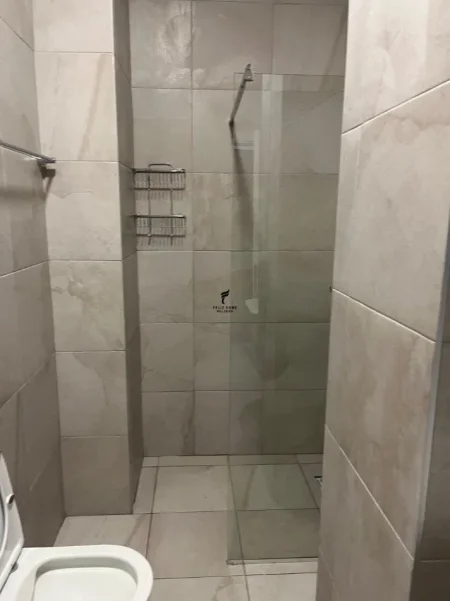 Tirane, jepet me qera apartament 1+1 Kati 8, 75 m² 600 € (LAPRAKE)