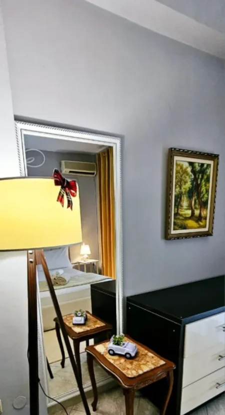 Tirane, jepet me qera apartament 1+1 Kati 4, 75 m² 600 € (Rruga Kavajes)