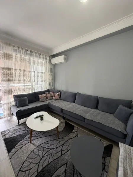 Tirane, jepet me qera apartament 1+1 Kati 5, 75 m² 550 € (Spitali Amerikan 2)