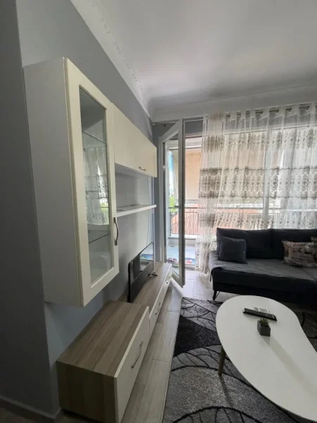 Tirane, jepet me qera apartament 1+1 Kati 5, 75 m² 550 € (Spitali Amerikan 2)