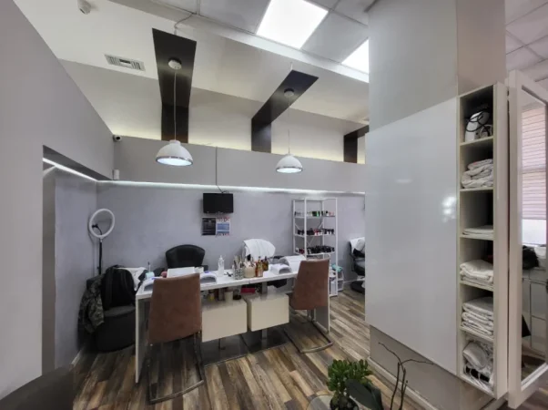 Njësi Shërbimi për Shitje | 84.50 m² | Rruga e Barrikadave, Tiranë