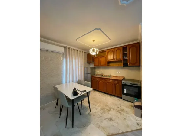 Tirane, jepet me qera apartament 2+1+Ballkon Kati 1, 88 m² 600 € (Dritan Hoxha)