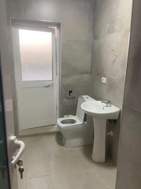 Tirane, jepet me qera apartament 1+1 Kati 2, 60 m² 650 € (QENDER)
