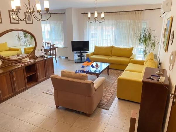 Tirane, jepet me qera apartament duplex 3+1 Kati 3, 140 m² 1.450 € (RRUGA ELBASANIT)