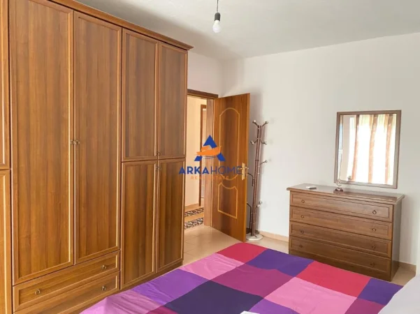 Tirane, jepet me qera apartament duplex 3+1 Kati 3, 140 m² 1.450 € (RRUGA ELBASANIT)