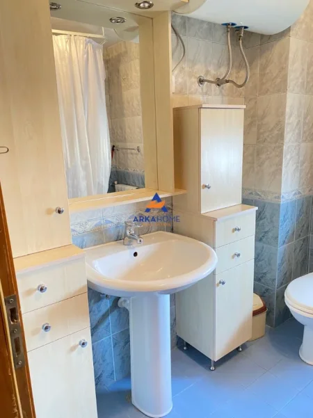 Tirane, jepet me qera apartament duplex 3+1 Kati 3, 140 m² 1.450 € (RRUGA ELBASANIT)