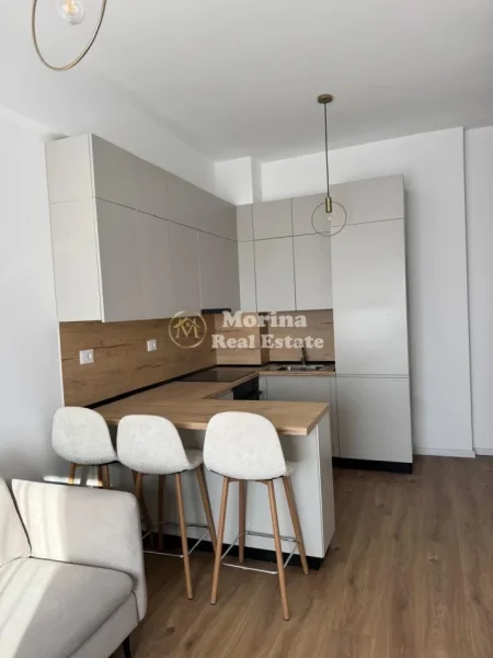 Tirane, jepet me qera apartament 1+1 Kati 2, 65 m² 500 € (Fresku)