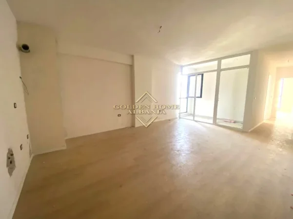 Tirane, shitet apartament Kati 9, 92 m² (fusha e aviacionit)
