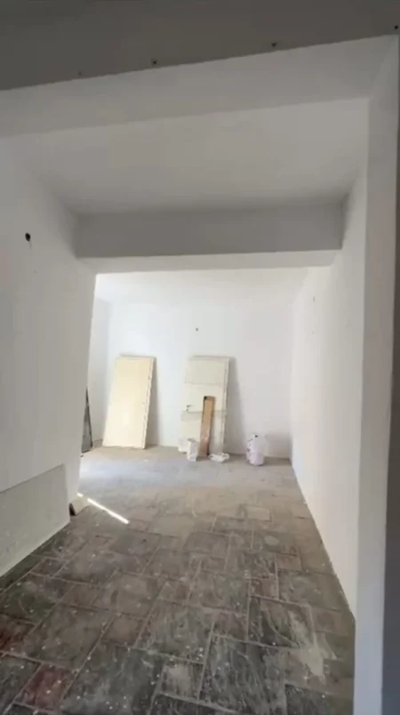 Tirane, shitet magazine Kati 1, 47 m² 60.000 € (Xhamlliku)