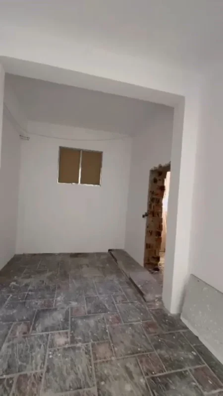 Tirane, shitet magazine Kati 1, 47 m² 60.000 € (Xhamlliku)