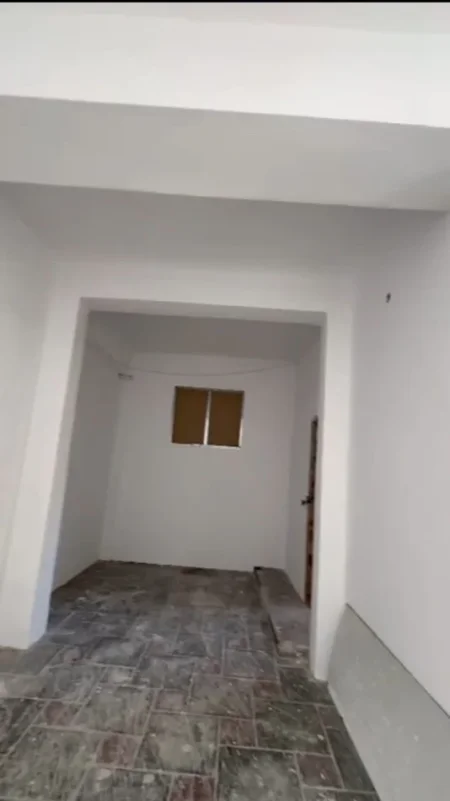 Tirane, shitet magazine Kati 1, 47 m² 60.000 € (Xhamlliku)