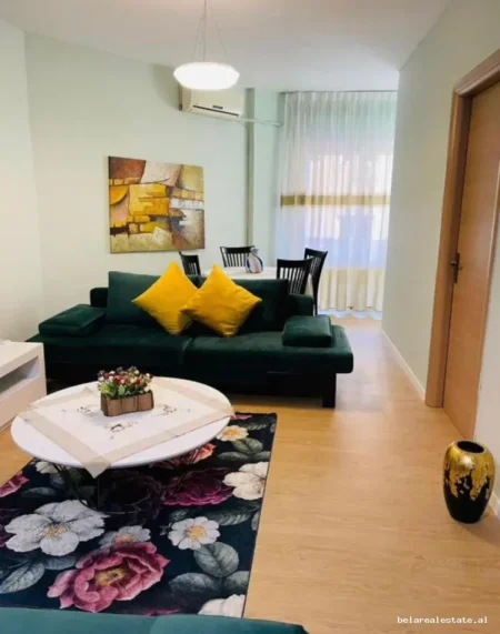 Tirane, jepet me qera apartament 1+1+Ballkon Kati 2, 75 m² 640 € (Rruga e Barrikadave)