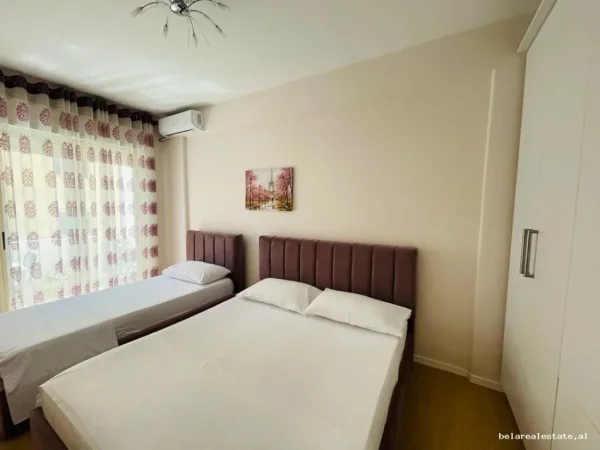 Tirane, jepet me qera apartament 1+1+Ballkon Kati 2, 75 m² 640 € (Rruga e Barrikadave)