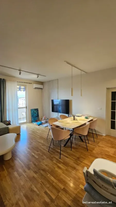 Tirane, jepet me qera apartament 2+1+Ballkon Kati 11, 114 m² 950 € (Rruga e Barrikadave)