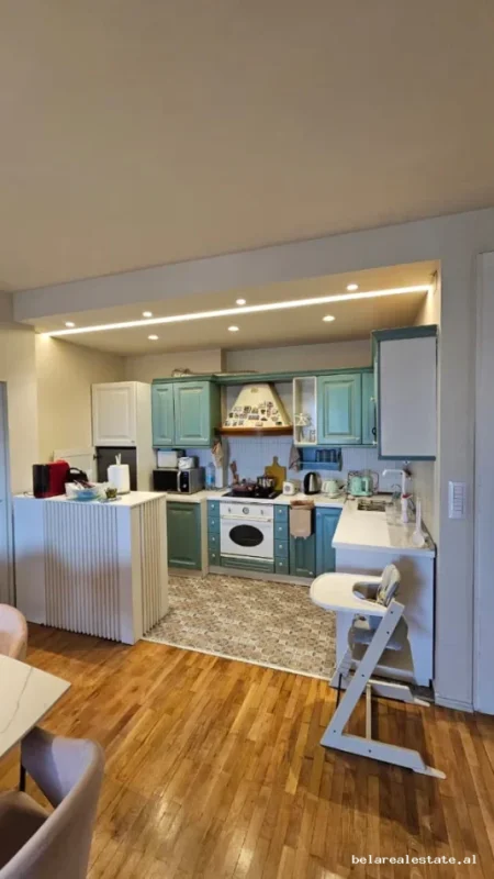 Tirane, jepet me qera apartament 2+1+Ballkon Kati 11, 114 m² 950 € (Rruga e Barrikadave)