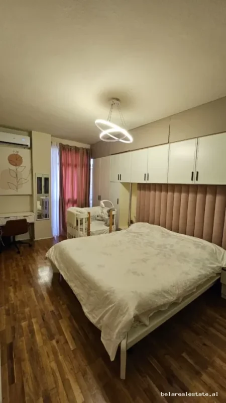 Tirane, jepet me qera apartament 2+1+Ballkon Kati 11, 114 m² 950 € (Rruga e Barrikadave)