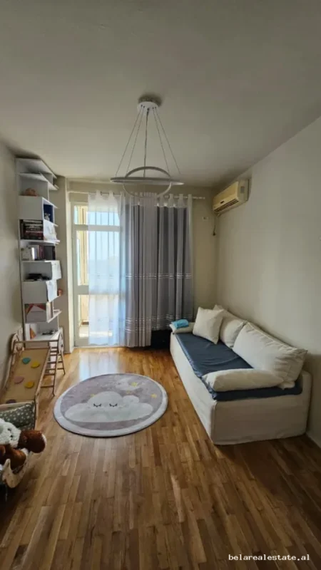 Tirane, jepet me qera apartament 2+1+Ballkon Kati 11, 114 m² 950 € (Rruga e Barrikadave)
