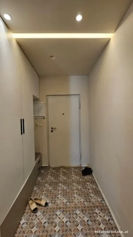 Tirane, jepet me qera apartament 2+1+Ballkon Kati 11, 114 m² 950 € (Rruga e Barrikadave)