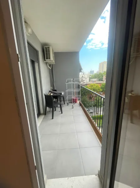 Tirane, jepet me qera Apartament 1+1+Ballkon Kati 3, 68 m²,Mobiluar, 55.000 Lekë të Reja, (Bulevardi Zogu Parë, Pas FSHN-së, Tiranë)