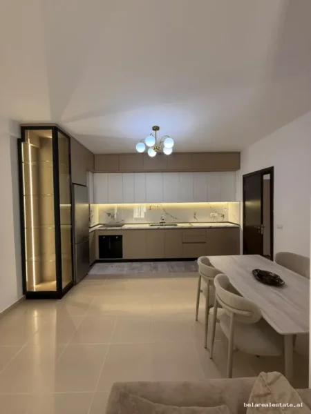 Tirane, jepet me qera apartament 2+1+Ballkon Kati 2, 85 m² 800 € (Ali Dem)
